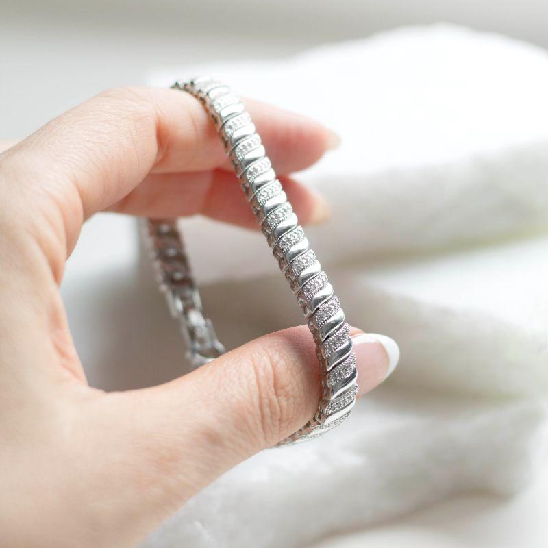 Pulseira Escamas Lisa e Cravejada Banhado a Ouro Branco